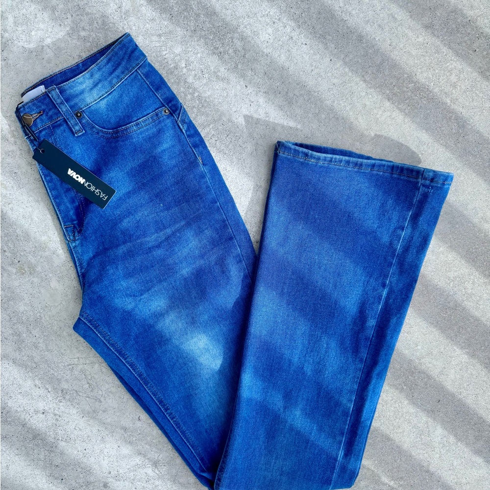 FASHION NOVA Tucson Booty Lifting Stretch Bootcut Jeans - Medium Wash